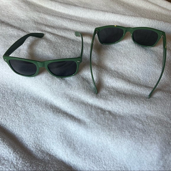 NEW - Set of 5 - Proper Twelve Irish Whiskey Branded Green Sunglasses - Picture 4 of 5